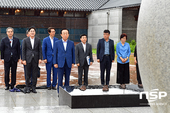 NSP통신-경상북도독립기념관 현장간부회의(추모의 벽 참배) (경상북도)