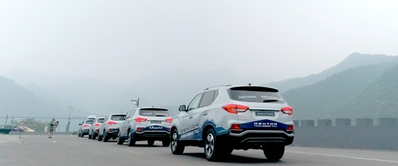 NSP통신-중국을 횡단할 G4 렉스턴 차량들이 베이징을 출발하고 있다. (쌍용차)