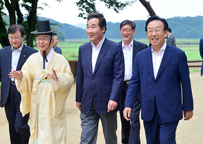 [NSP PHOTO]김관용 경북도지사, 총리 휴가 함께하며, 지역 현안 건의