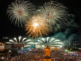 [NSP PHOTO]여수 불꽃축제, 밤하늘에 날린 7억5000만원 값어치 했는가?···시민·관광객 불만