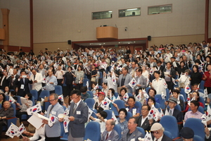 [NSP PHOTO]경기도, 빛나는 대한민국, 미래를 향합니다 광복절 기념행사... 행진곡 합창