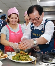 [NSP PHOTO]백선기 칠곡군수, 요리로 소통 행보 이어가