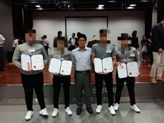 NSP통신-제빵 경연대회 후 수상자들이 기념촬영을 하고 있는 모습. (고봉중·고등학교)