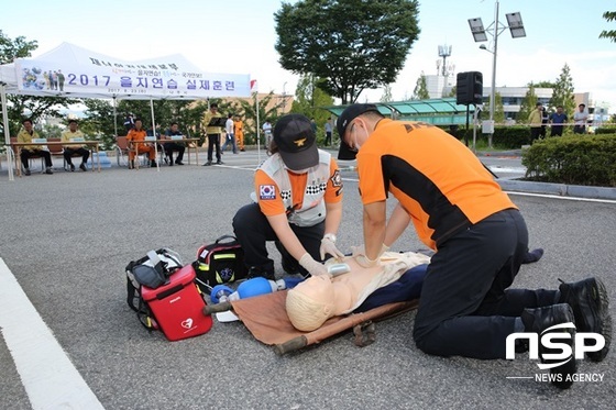 NSP통신-나주시가 23일 을지연습의 하나로 실시한 심폐소생술. (나주시)