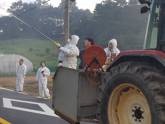 NSP통신-안성시에서 실시한 돌발해충 공동방제 모습. (안성시)