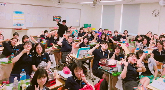 NSP통신-학생들과 함께하는 기부 캠페인 찾아가는 진격 프로젝트 (커넥츠 스카이에듀 제공)