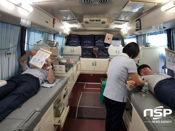 NSP통신-전남교육청이 4일 실시한 사랑의 헌혈. (전남교육청)