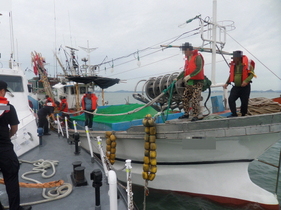 [NSP PHOTO]목포해경, 유류관 파손 표류 어선 예인 구조