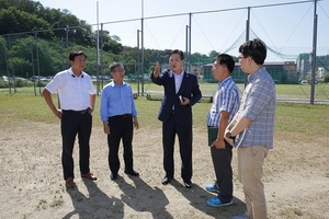 [NSP PHOTO]김정택 안산시의원, 체육시설 개선 현장활동 펼쳐