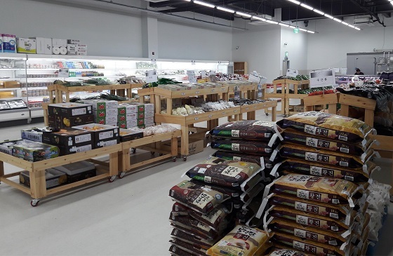 NSP통신-▲보령시는 대천IC인근에 농식품 생산자 직판장을 개장했다. (보령시)