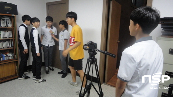 NSP통신-대구과학대학교가 27일 실시한 자유학기제 프로그램에서 강북중학교 학생들이 방송엔터테인먼트코디과에서 방송영상제작 체험을 하고 있다. (대구과학대학교)