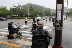 [NSP PHOTO]군포시, 횡단보도 보행 버튼 설치 교통안전 개선