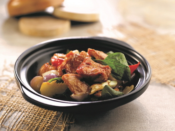 NSP통신-크리스탈 제이드의 산베이 치킨 (매일유업 제공)