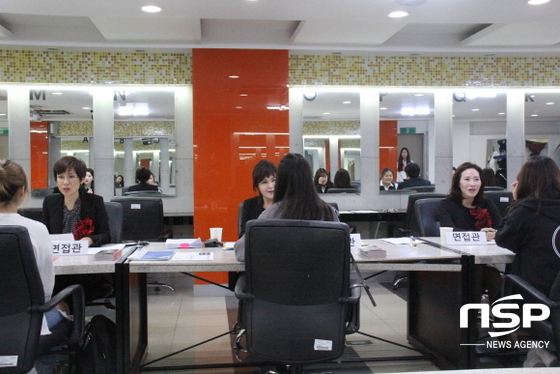 NSP통신-피부건강관리과 교수 및 비교과전형 외부 면접관들이 14일 신비관 210호에서 수험생들을 대상으로 면접을 보고 있다. (수성대학교)