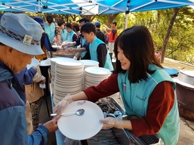 [NSP PHOTO]건보공단 대구본부, 사랑해 밥차와 무료급식 봉사활동 펼쳐