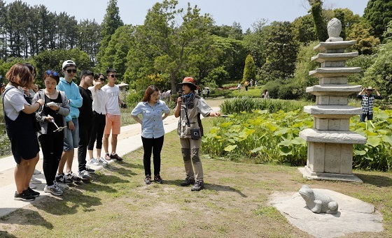 NSP통신-▲태안군이 운영 중인 시티투어 프로그램이 관광객의 큰 호응을 얻고 있다. (태안군)