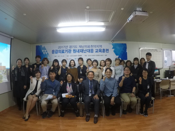 NSP통신-24일 경기도의료원 이천병원에서 이천병원 의료인 및 직원들이 응급의료기관 원내재난대응 교육훈련 후 기념촬영을 하고 있다. (경기도)