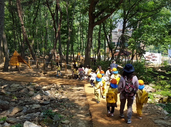 NSP통신-▲공주시가 오는 11월부터 숲해설 프로그램을 운영한다. (공주시)