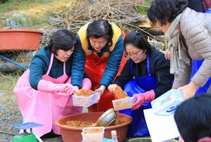 [NSP PHOTO]과천시여성단체협의회, 담근 장 이웃돕기 실천