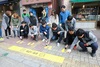 [NSP PHOTO]완주산단 민간협의체, 봉서초 주변 횡단보도 노란발자국 부착