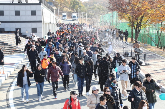 NSP통신-11일 평택시 이충레포츠 공원에서 열린 삼성 나눔워킹 페스티벌. (평택시)