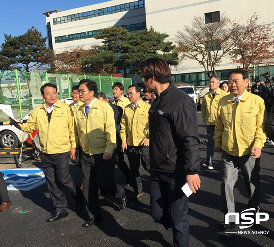 NSP통신-더불어민주당 우원식 원내대표가 지진피해 현장을 점검하고 있다 (더불어민주당 경북도당)