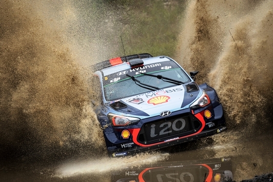 NSP통신-2017 WRC 마지막 대회(10차전)인 호주 랠리에 참가해 경기를 펼치고 있는 현대자동차의 신형 i20 랠리카 (현대차)