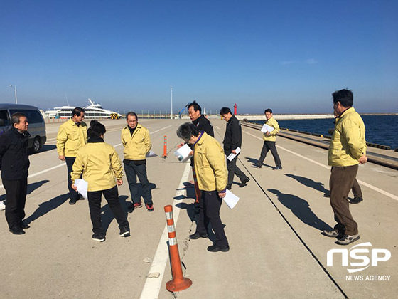 NSP통신-경제산업위원회 영일만항 현장점검 (포항시의회)