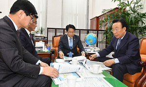 [NSP PHOTO]김관용 경북도지사...포항지진 관련 국회지원 특별 건의