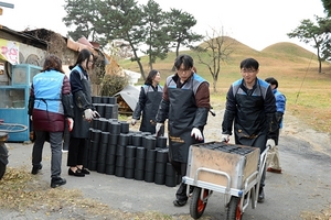 [NSP PHOTO]한국가스공사, 노·사 합동 연탄나눔 봉사활동 펼쳐