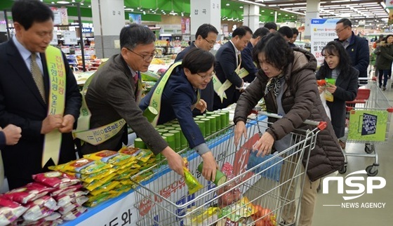 NSP통신-23일 서울 농협양재유통센터에서 열린 전남 10대 브랜드쌀 수도권 판매대전. (전남농협)