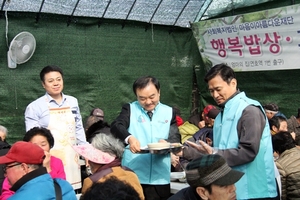 [NSP PHOTO]건보공단 대구 수성지사, 사회적 취약계층 대상 무료급식 봉사활동 펼쳐