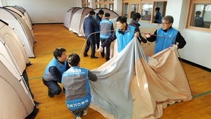 [NSP PHOTO]한국가스공사 임직원 봉사단, 5.5 강진 포항 지역서 구호활동 펼쳐