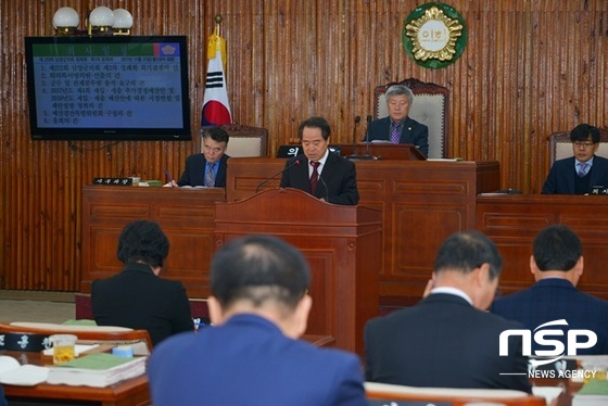 NSP통신-최형식 담양군수가 최근 담양군의회에서 시정연설을 통해 내년도 군정운영 방향을 설명하고 있다. (담양군)