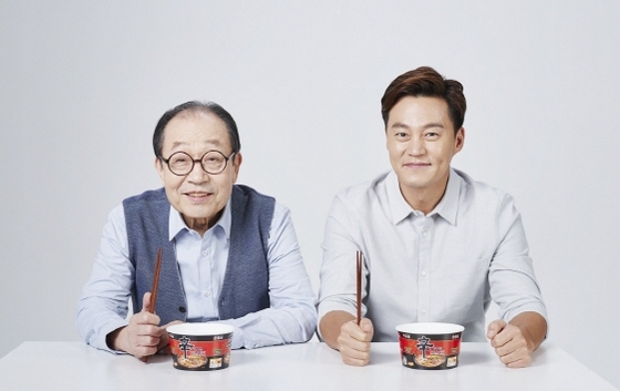 NSP통신-배우 이서진과 신구 (농심 제공)