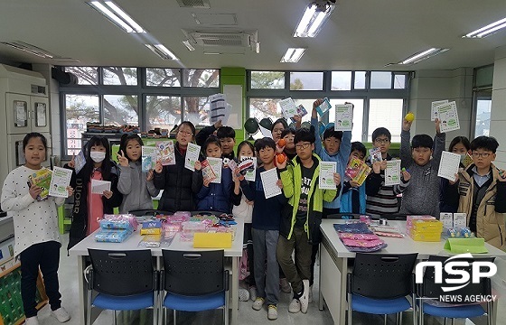 [NSP PHOTO]청도중앙초등,  영어 공부하고 갖고 싶은 학용품도 가지고...