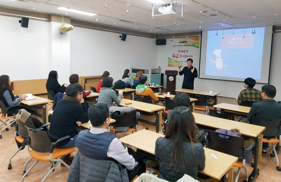 NSP통신-안산시 시민기자단이 전문 역량 강화 워크숍을 하고 있다. (안산시)