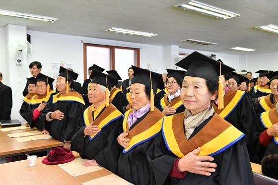 NSP통신-▲임천노인대학 수료식 (부여군)
