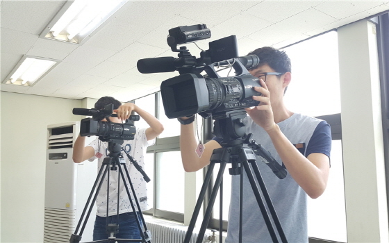 NSP통신-김포대 멀티미디어과 학생들이 촬영을 하고 있다. (김포대학교)