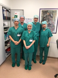 NSP통신-독일 BUK Boberg병원 마취수술실에서 현지 간호사들과 기념촬영을 했다. (사진 앞 왼쪽부터 김인, 정혜진, 한민지). (대구보건대학교)