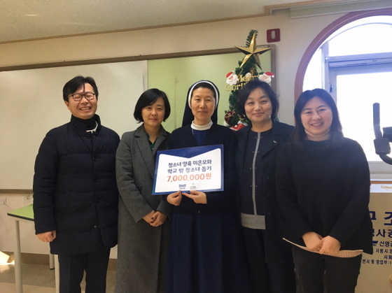 NSP통신-자오나 학교에 700만원 상당의 기부금과 영유아용품 전달 (매일유업 제공)
