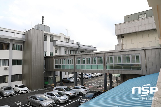 NSP통신-잔안군이 설치한 본관동 2층과 별관동 2층을 연결하는 통로