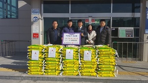 [NSP PHOTO]군산 삼원중공업, 소룡동 취약계층에 백미 100포 지원