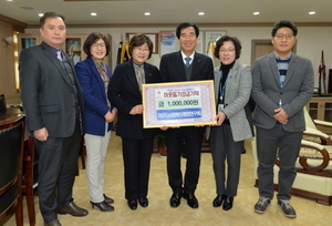 [NSP PHOTO]경산시사회복지행정연구회, 이웃돕기 성금 100만원 기탁