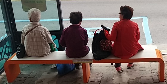 NSP통신-▲보령시가 버스승강장에 설치한 발열의자 (보령시)