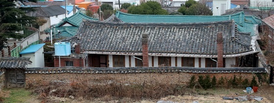 NSP통신-▲태안군 김언석 한옥이 등록문화재 제704호로 지정됐다. (태안군)