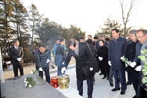 [NSP PHOTO]김항곤 성주군수, 새해 예산리 충혼탑서 무궁한 성주 발전 기원