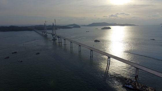 NSP통신-▲원산도와 안면도 잇는 해상교량 뼈대 (충남도)