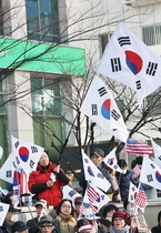 [NSP PHOTO]태극기 휘날리는 박 前 대통령 지지자