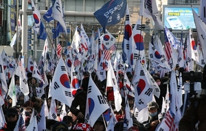 [NSP PHOTO]태극기들고 구호 외치는 박근혜 前 대통령 지지자들